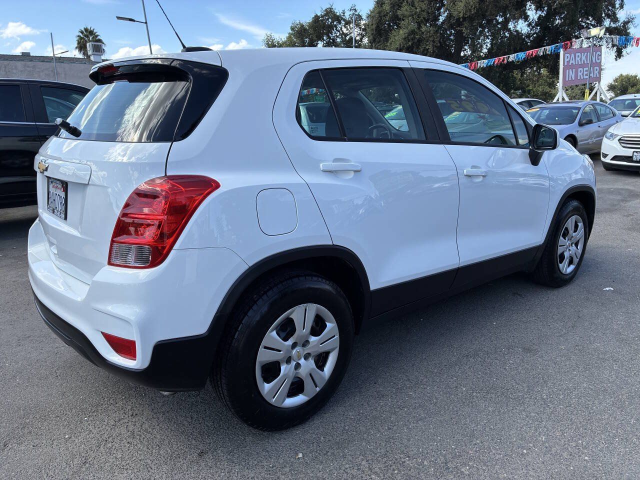 Used 2017 Chevrolet Trax LS FWD image 2