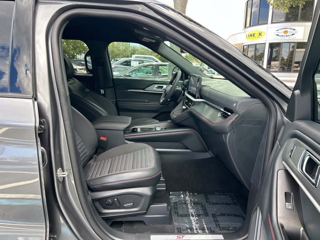 Used 2026 Ford Explorer ST-Line w/ ST-Line Street Pack RWD image 39