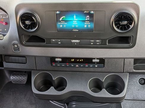 Used 2024 Mercedes-Benz Sprinter 2500 image 10