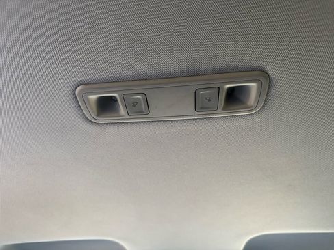 Used 2020 Chevrolet Suburban LT image 15