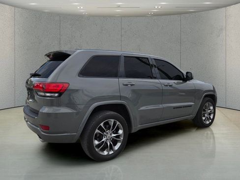 Used 2022 Jeep Grand Cherokee Laredo X RWD image 3