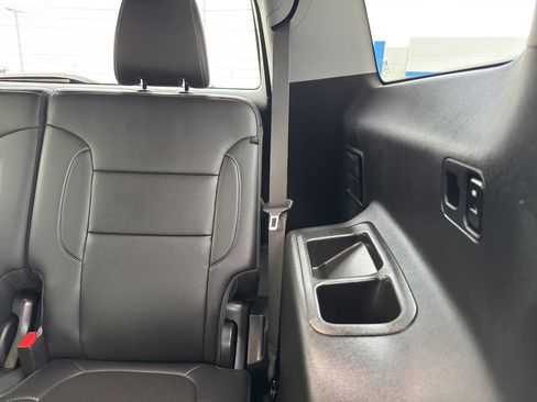 Certified 2023 GMC Acadia SLT w/ Preferred Package image 35