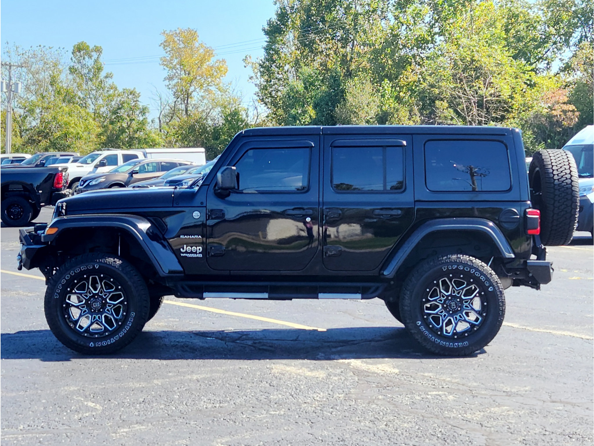 Used 2019 Jeep Wrangler Unlimited Sahara AWD/4WD image 12