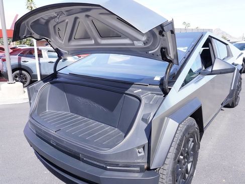 Used 2025 Tesla Cybertruck AWD Crew Cab image 9