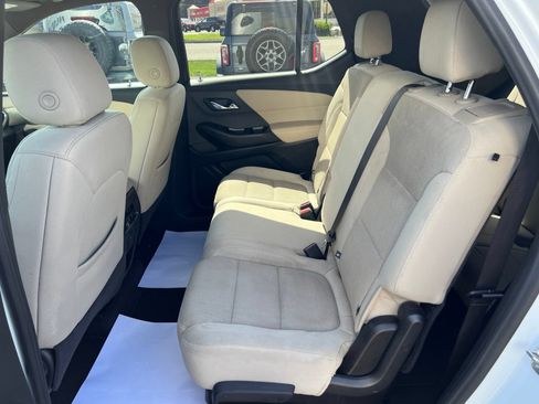 Used 2023 Chevrolet Traverse LS FWD image 39