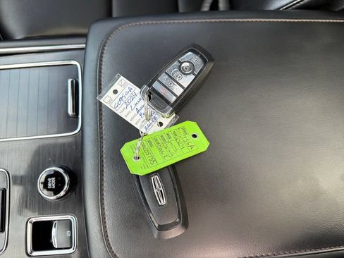 Used 2024 Lincoln Aviator AWD w/ Premium Package image 32