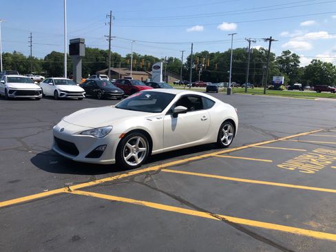 Used 2014 Scion FR-S RWD image 4