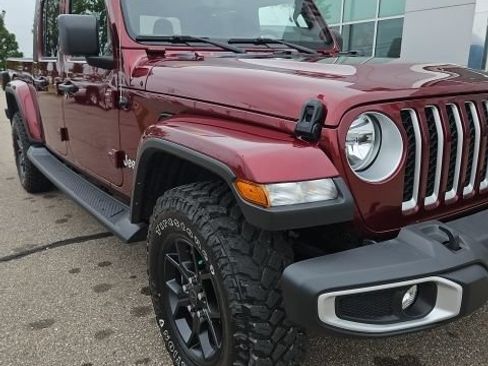 Used 2022 Jeep Gladiator Overland w/ Cold Weather Group AWD/4WD image 2