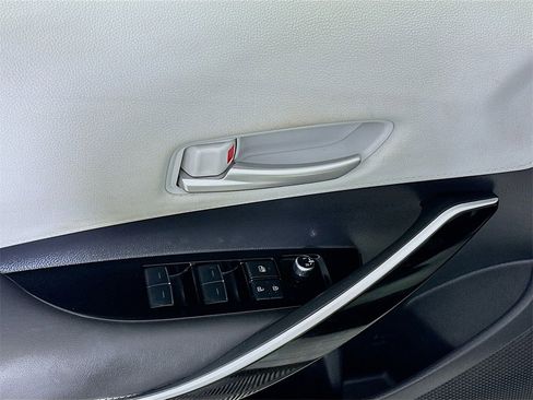 Used 2019 Toyota Corolla XSE image 21