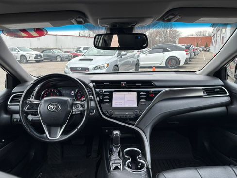 Used 2018 Toyota Camry XSE image 12