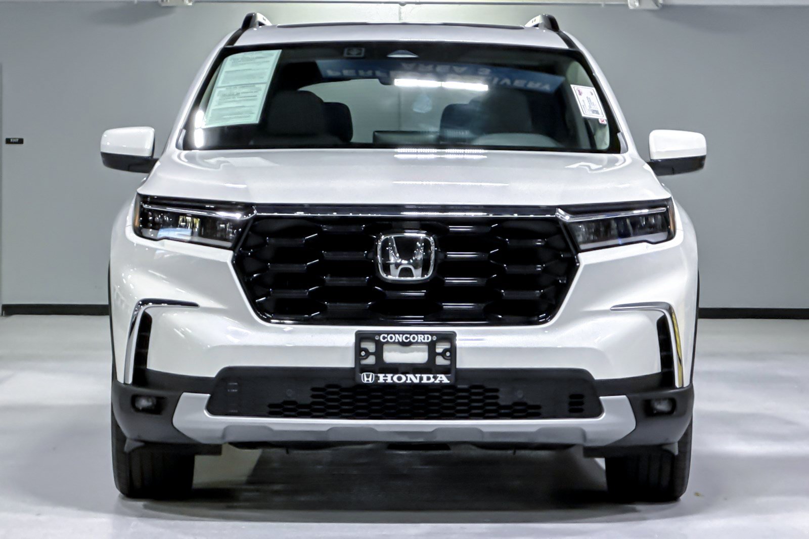 Used 2025 Honda Pilot Touring image 6