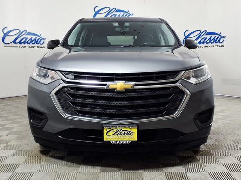 Used 2018 Chevrolet Traverse LS FWD image 3