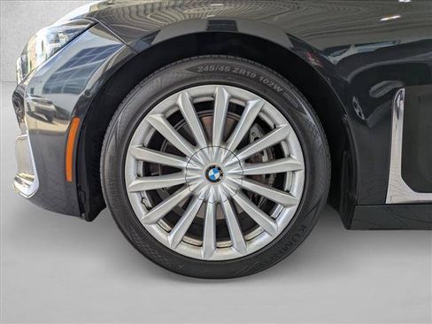 Used 2022 BMW 740i w/ Premium Package RWD image 23