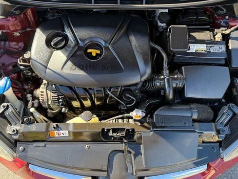 Used 2015 Hyundai Elantra SE image 30