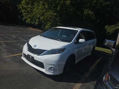 Used 2017 Toyota Sienna SE Premium
