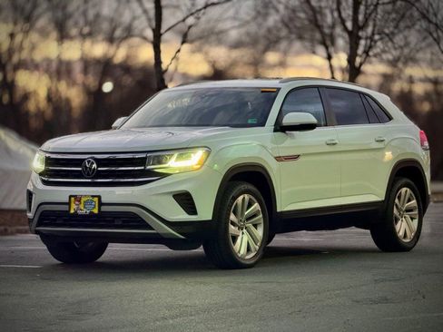 Used 2022 Volkswagen Atlas Cross Sport SE image 3