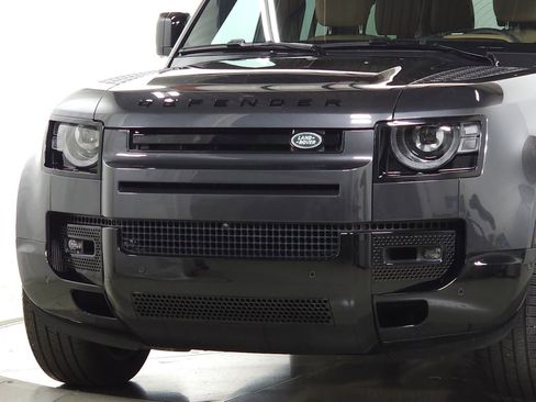 Certified 2025 Land Rover Defender 130 X-Dynamic SE AWD/4WD image 12
