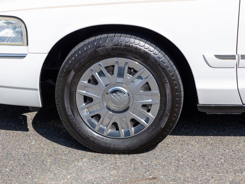 Used 2007 Mercury Grand Marquis GS RWD image 26