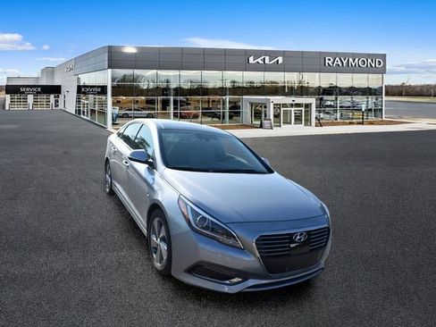 Used 2016 Hyundai Sonata Limited w/ Option Group 02 FWD image 9