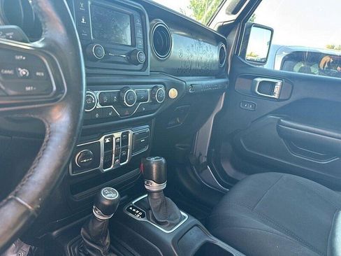 Used 2018 Jeep Wrangler Unlimited Sport S AWD/4WD image 28