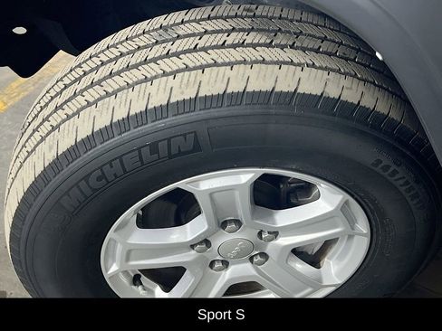 Used 2021 Jeep Wrangler Unlimited Sport image 33