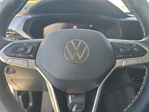 Used 2024 Volkswagen Taos SE FWD image 17