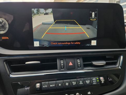 Used 2025 Lexus ES 350 w/ Premium Package image 17