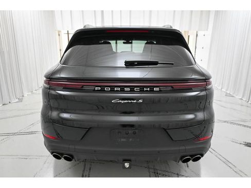 Used 2024 Porsche Cayenne S AWD/4WD image 6