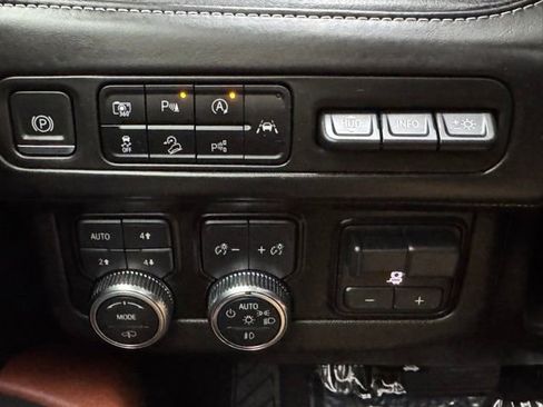 Used 2023 GMC Yukon Denali Ultimate image 18