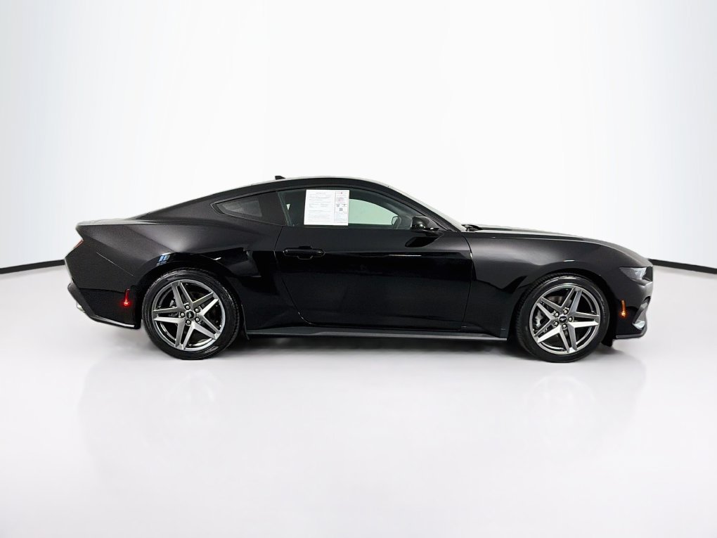 Used 2025 Ford Mustang Coupe RWD image 11
