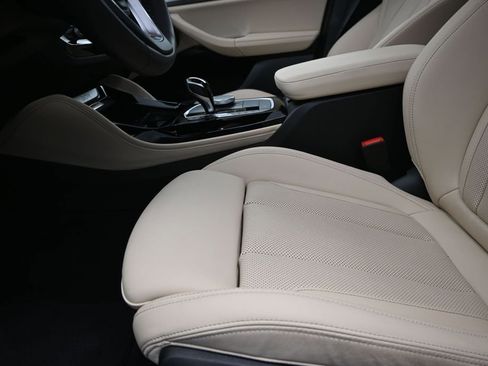 Certified 2025 BMW X4 xDrive30i w/ Premium Package AWD/4WD image 13