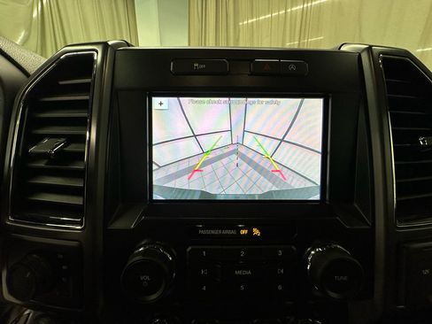 Used 2019 Ford F150 XLT w/ Equipment Group 302A Luxury AWD/4WD image 26