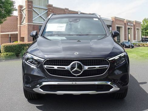 Used 2025 Mercedes-Benz GLC 300 4MATIC image 4