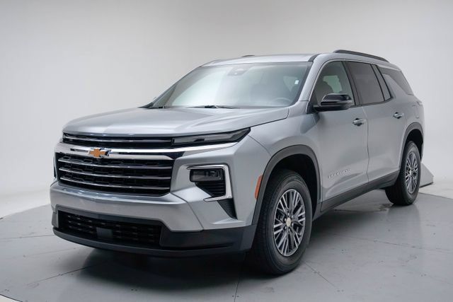 Used 2026 Chevrolet Traverse LT AWD/4WD image 1