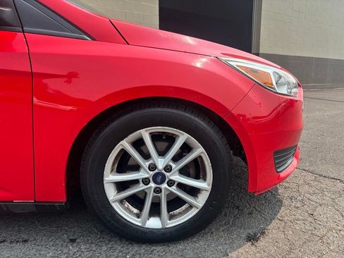 Used 2016 Ford Focus SE FWD image 2