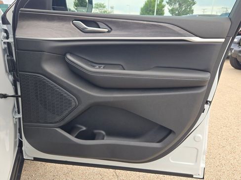 New 2025 Jeep Grand Cherokee Limited image 9