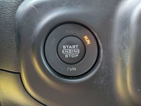 Used 2022 Jeep Wrangler Unlimited Sahara w/ Cold Weather Group AWD/4WD image 33