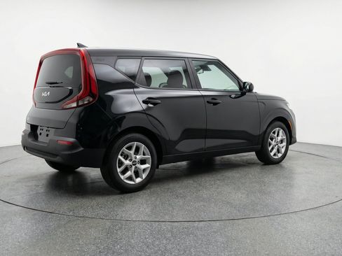 Used 2025 Kia Soul LX w/ LX Technology Package FWD image 9