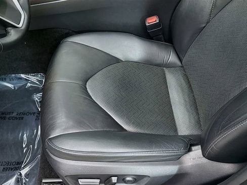 Used 2022 Toyota Camry XLE w/ Navigation Upgrade Package image 20