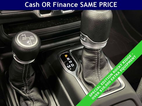Used 2024 Jeep Wrangler Unlimited w/ Convenience Group AWD/4WD image 20