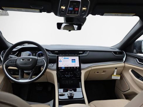 New 2025 Jeep Grand Cherokee L Limited w/ Luxury Tech Group II image 48