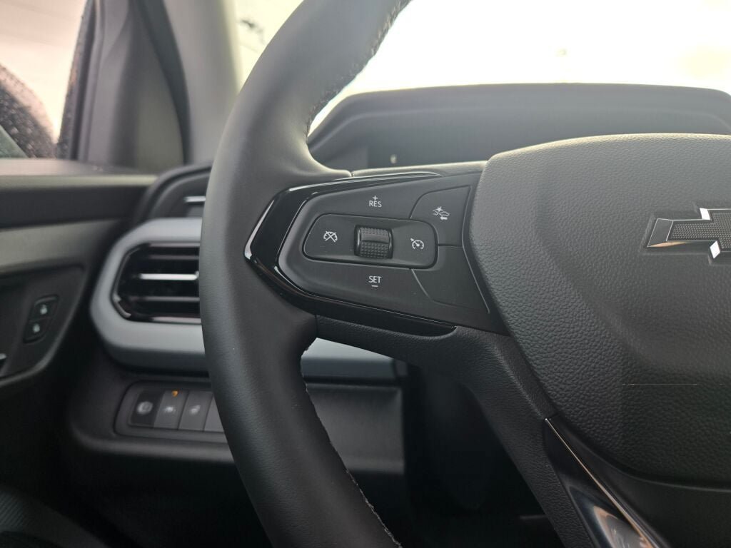 New 2027 Chevrolet Bolt LT w/ Comfort Package FWD image 24