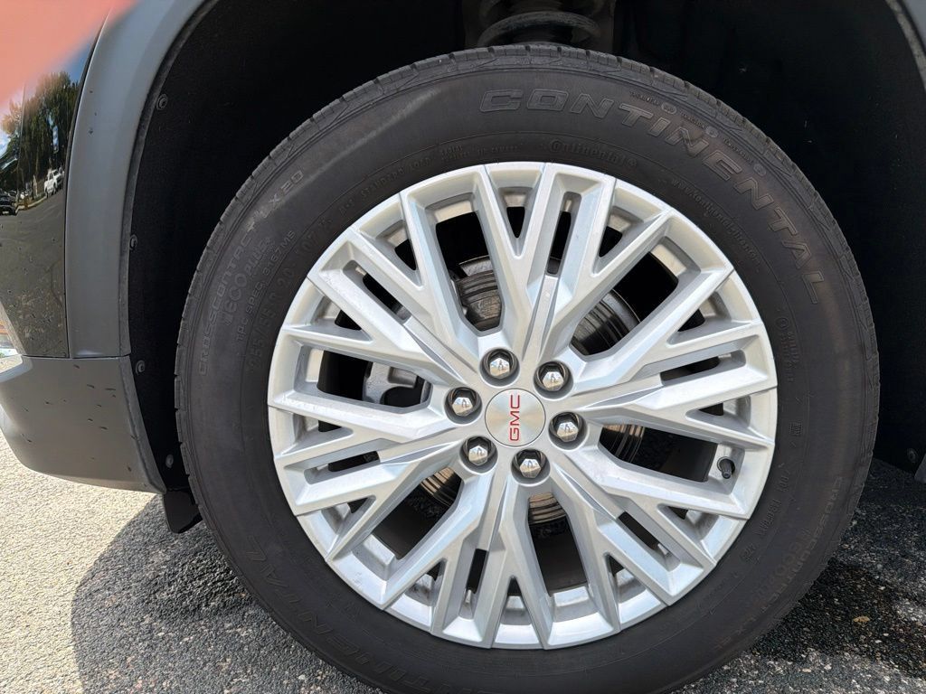 Certified 2026 GMC Acadia Elevation w/ Elevation Premium Package AWD/4WD image 9