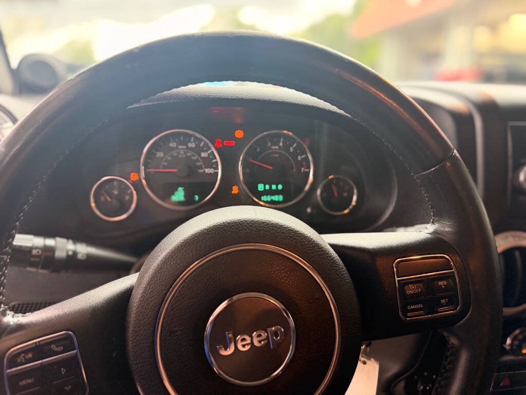 Used 2014 Jeep Wrangler Unlimited Sahara w/ Connectivity Group AWD/4WD image 17