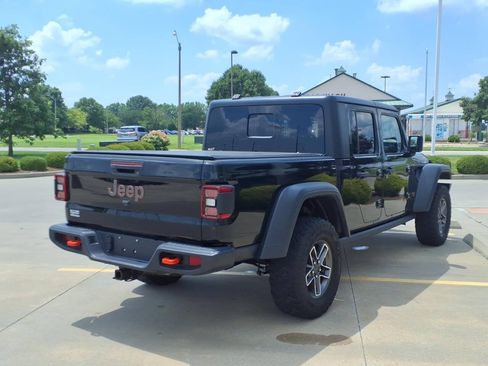 Used 2024 Jeep Gladiator Mojave w/ Convenience Group AWD/4WD image 4