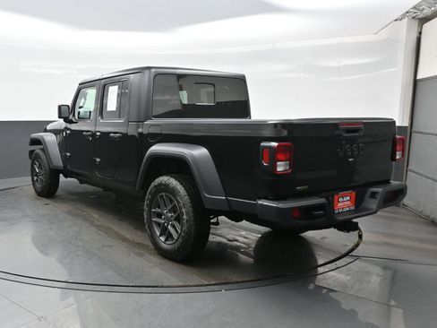 Used 2021 Jeep Gladiator Sport image 4