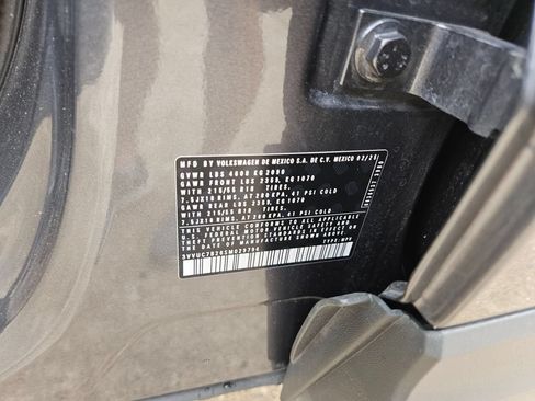 Used 2025 Volkswagen Taos SE AWD/4WD image 28