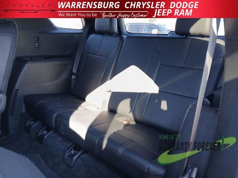 Used 2024 Chevrolet Traverse RS image 16