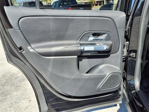 Used 2025 Mercedes-Benz GLB 250 image 19