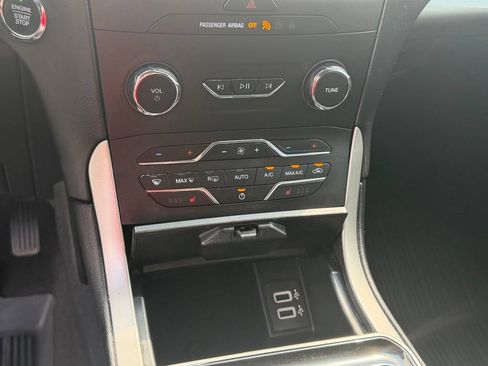 Used 2019 Ford Edge SEL w/ Equipment Group 201A FWD image 24